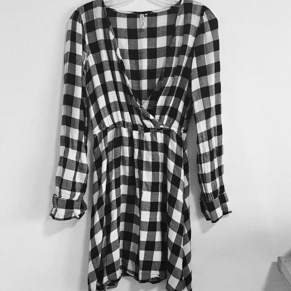 Vintage Dresses & Skirts - Checkered plaid v neck dress